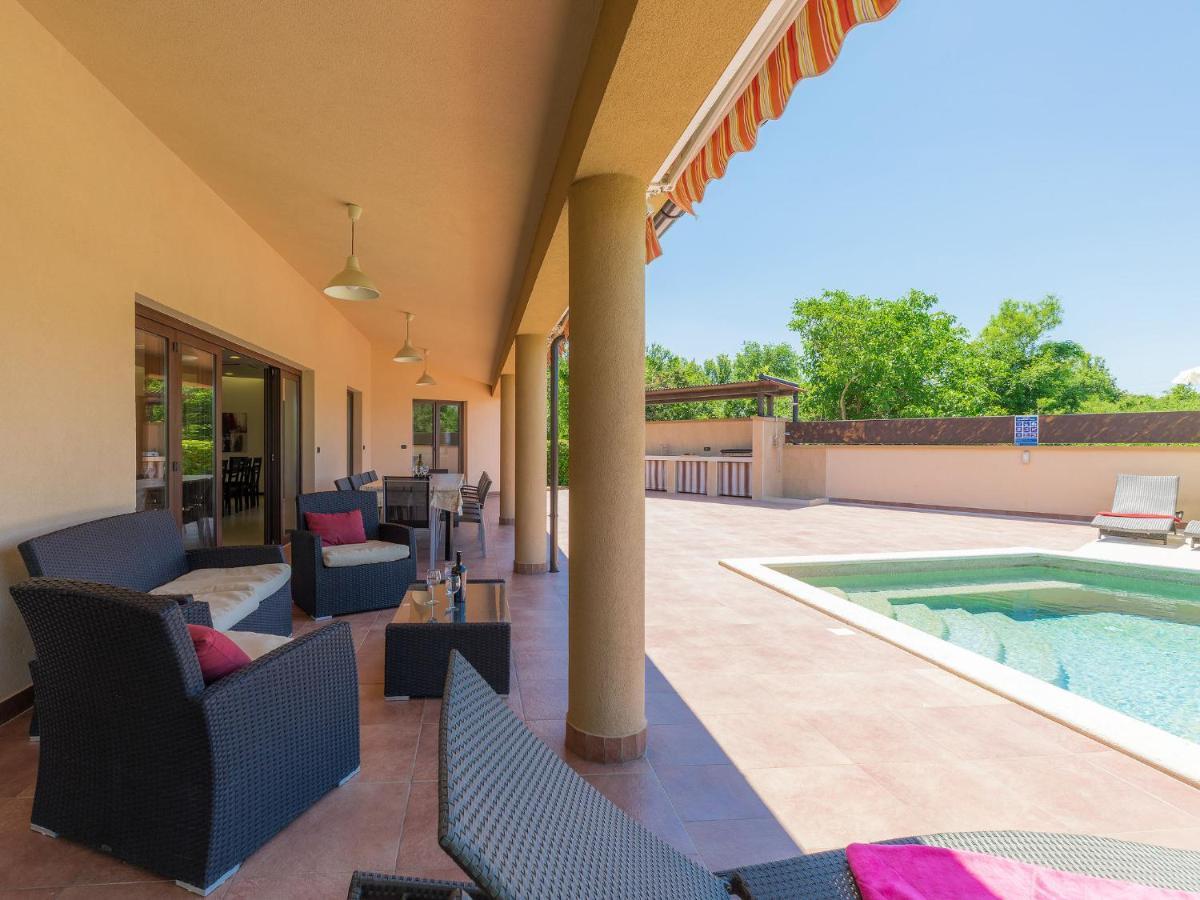 Holiday Home Andrea - Pul463 By Interhome ชีชาน ภายนอก รูปภาพ