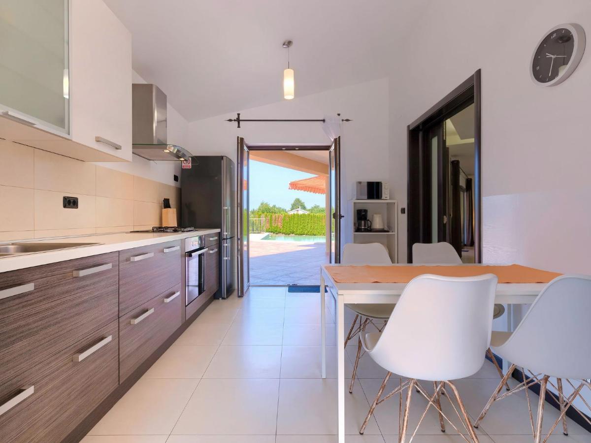 Holiday Home Andrea - Pul463 By Interhome ชีชาน ภายนอก รูปภาพ